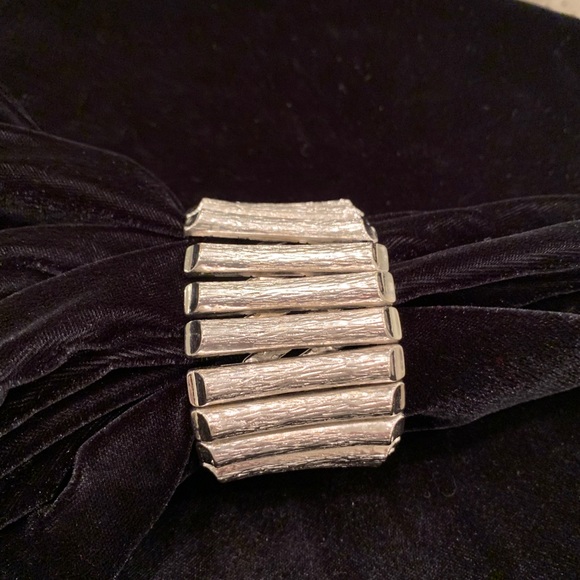 Stretchy bracelet bundle - Picture 4 of 5